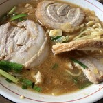 お食事処 やちよ - チャーシューの厚み！