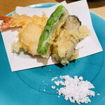 牡蠣と和食。Ikkoku - 海老、シシトウ、牡蠣の天ぷら