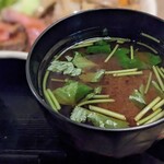 Teppambisutorokojima - 赤出汁（肉定食）