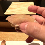 鮓 きずな - カワハギ肝の濃厚な旨味、甘味と淡泊で弾力素晴らしいカワハギの組み合わせは絶品‼️
      