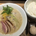 鴨出汁中華蕎麦 麺屋yoshiki - カモックス〜white duck Soup〜ver.+小ライス+味玉