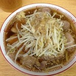 ラーメン二郎 - 小ブタラーメン 800円　麺半分・ニンニク・カラメ・アブラ