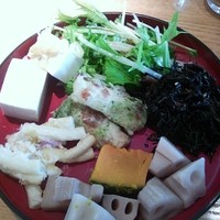 ダイナミックキッチン＆バー 響  西新宿野村ビル店 - 前菜ビュッフェ