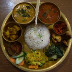 アムリタ インドスパイスカレーとナンと - ネパールカレー ダルバート