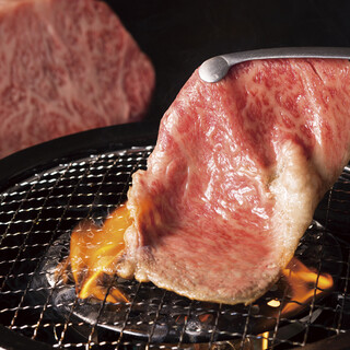 The “Dashi Yakiniku (Grilled meat)” is full of flavor as you bite into it, a must-try ◎ High-quality Kobe beef is also available ♪