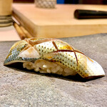 Sushi Muku Sushi Hakugin - 旨そな小肌です♫