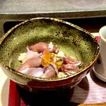 Sushi Muku Sushi Hakugin - 蛍烏賊と塩イクラ小丼　隣りにあるのは途中に投入の帆立出汁　こちらは出汁とのペアリング