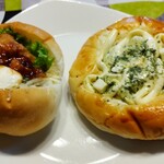 みくどーる - 私の本日のランチ。ミニ唐揚げパンとジェノバチーズ。生地ふわふわで感激するほど好みでした♬