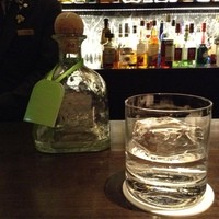 R restaurant & bar - 