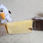 シフォンケーキ専門店 銀の羽 - 料理写真:シフォンケーキ左からいちご、はちみつレモン、ブラックマーブル（各350円）