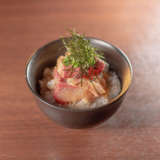 Its roots are fisherman's food. "Ryukyu-don" made with fresh sashimi