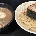 tsukememmushin - 豚骨つけ麺　麺200g  半熟玉子入り　1,050円
                        炙りチャーシュートッピング　300円