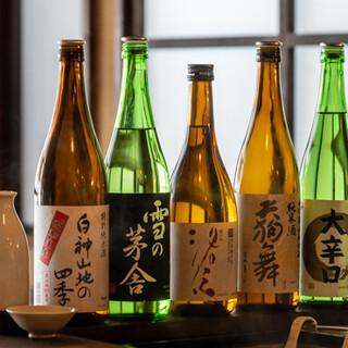 唎酒師の確かな舌で厳選◎全国の純米酒が10～15種類と充実