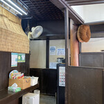 花子そば・うどん - 一部(店舗内)巨大なタワシ有り