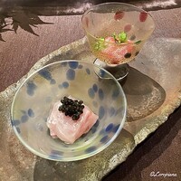 お料理 七草 - 鯨の鹿の子と幸神目抜の腹身のキャビア添え