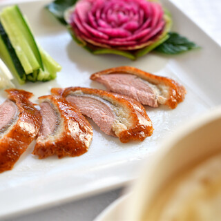 All-you-can-eat luxury ingredients such as Peking duck, shark fin, abalone, and crab!