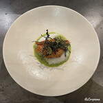 カーサ・デル・チーボ - 喜知次の鱗焼 ニンニクのスキューマとにんにくの芽のソースと漉き昆布のフリットのアクセント