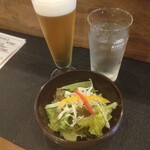 Dinning Bar Rerise - 生ビール、ランチにセットのサラダ、お冷