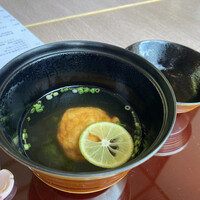 隨縁亭 ホテルモントレエーデルホフ札幌 - お椀：明石焼き風のお椀（しび鮪節）