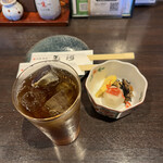 旬菜炭焼 玉河 - ウーロン茶３５２円、お通し４１８円。定食を頼むとお通しは出ないそうです。