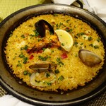 ビキニ ピカール - 魚介と鶏肉のミックスパエリア