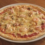 Seafood garlic pizza