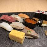 Sushidokoro Ginza Fukusuke - 海老は輸入物の解凍物。生臭さかった。玉子の隣はサワラだろうか。色合いが悪い。好物の数の子は嬉しかった、