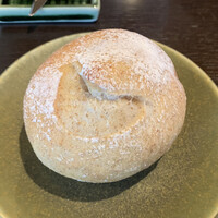 北鎌倉 紫−ゆかり− - セットメニュー¥3500の自家製ライ麦パン