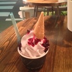 ジェラテリア アクオリーナ - カシスミルク（540円）