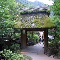 うかい鳥山 - 入口の門を内側から見るとこうなっています