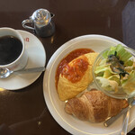 ルナ - クロワッサンとオムレツのモーニング