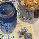 プティポアン - 冷たい水で10分くらい水出しブルーの緑茶へ