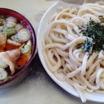 大助うどん - 肉もりあつもりに刻みのりをかけて