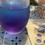 プティポアン - レモン汁や酢を垂らすと紫色になり神秘的な色へ