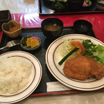 ドライブイン51号 - 相方が食した、トンカツ定食です！