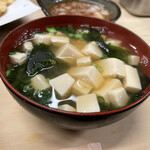 いもや - 豆腐とわかめの味噌汁。天ぷらより好きかもしれない。