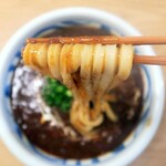 麺匠 釜善 - 流行りの天空麺リフト（麺の太さが分かりやすいのが特徴）