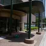 AYUMUNYA - ユニオンホテルの前がお店です。