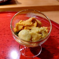 すし屋のさい藤 札幌本店 - 蝦夷馬糞うに（奥）・キタムラサキうに