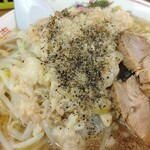 ラーメン二郎 - ブラックペッパーが合うね