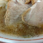 ラーメン二郎 - スープの色味がいいね