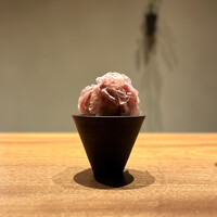 PRIMO PASSO - リコッタ、スカモルツァ、パルミジャーノ、生ハム。
                    生ハムは、おそらくジャンボン・ド・バイヨンヌでしょう。その下にチーズのフリットが隠れています。