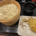 丸亀製麺 - 釜揚げうどん並とアジの天ぷら