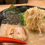 博多ラーメン 本丸亭 - 麺はハリガネ