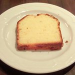 ブラッセリーカフェ ユイット - 肉料理 1280円 のレモンのパウンドケーキ