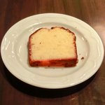 ブラッセリーカフェ ユイット - 肉料理 1280円 のレモンのパウンドケーキ