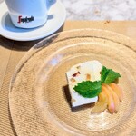 La Brianza - カッサータレモンピールゴールデンレーズンクランベリーラム酒漬けすももスペアミントディカフェコーヒーと。Kさんのカッサータ以来お久しぶりの美味しさ嬉しい〜＼(^o^)／