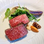 La Brianza - 北海道産黒毛和牛内もも炭火焼き檜の香りロメスコソースタスマニア産粒マスタード。火入れはMさん。サシほどよく塩味もジューシーさも。安定の美味しさかな(^^)