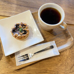 フォーク フォーク コーヒー - ブルーベリータルトとブレンド