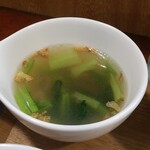 キッチン ブルー グローブ - ほうれん草スープのアップ